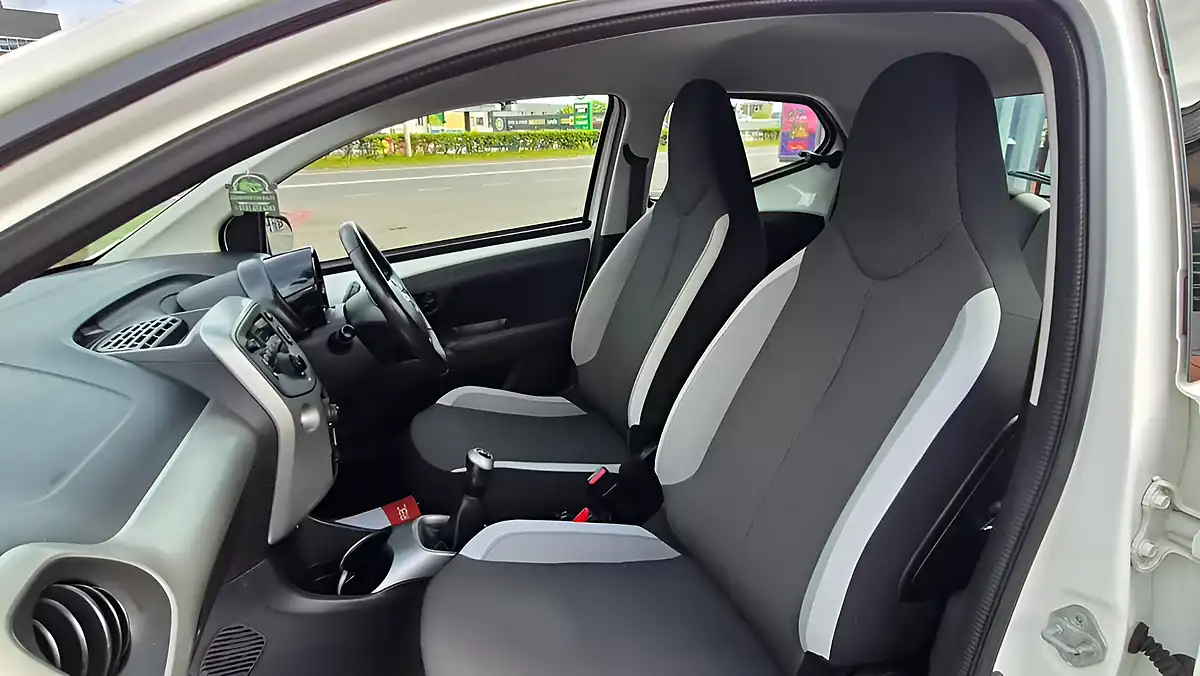 Used 2015 Toyota Aygo X-Play White - Interior and Exterior details 16