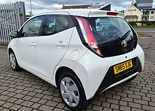Used 2015 Toyota Aygo X-Play White - Interior and Exterior details 4