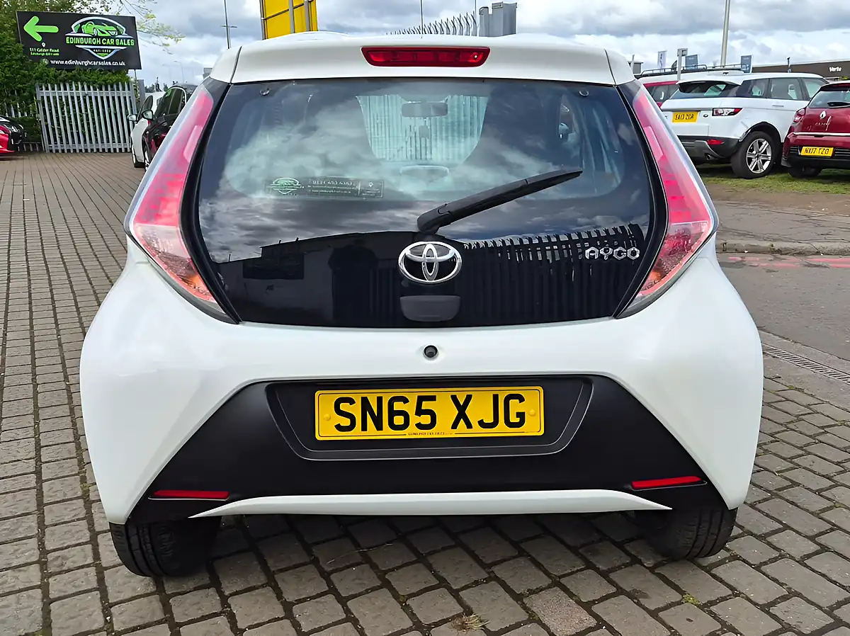 Used 2015 Toyota Aygo X-Play White - Interior and Exterior details 5
