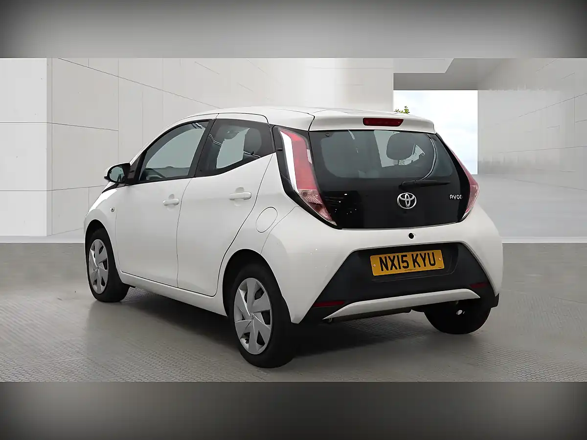 Used 2015 Toyota Aygo X-Play White - Interior and Exterior details 11