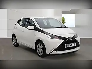 Used 2015 Toyota Aygo X-Play White - Interior and Exterior details 4