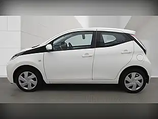 Used 2015 Toyota Aygo X-Play White - Interior and Exterior details 5