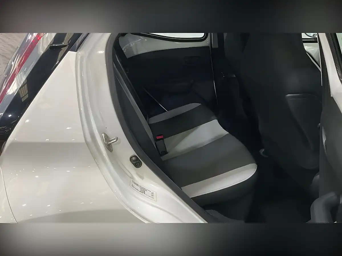 Used 2015 Toyota Aygo X-Play White - Interior and Exterior details 7