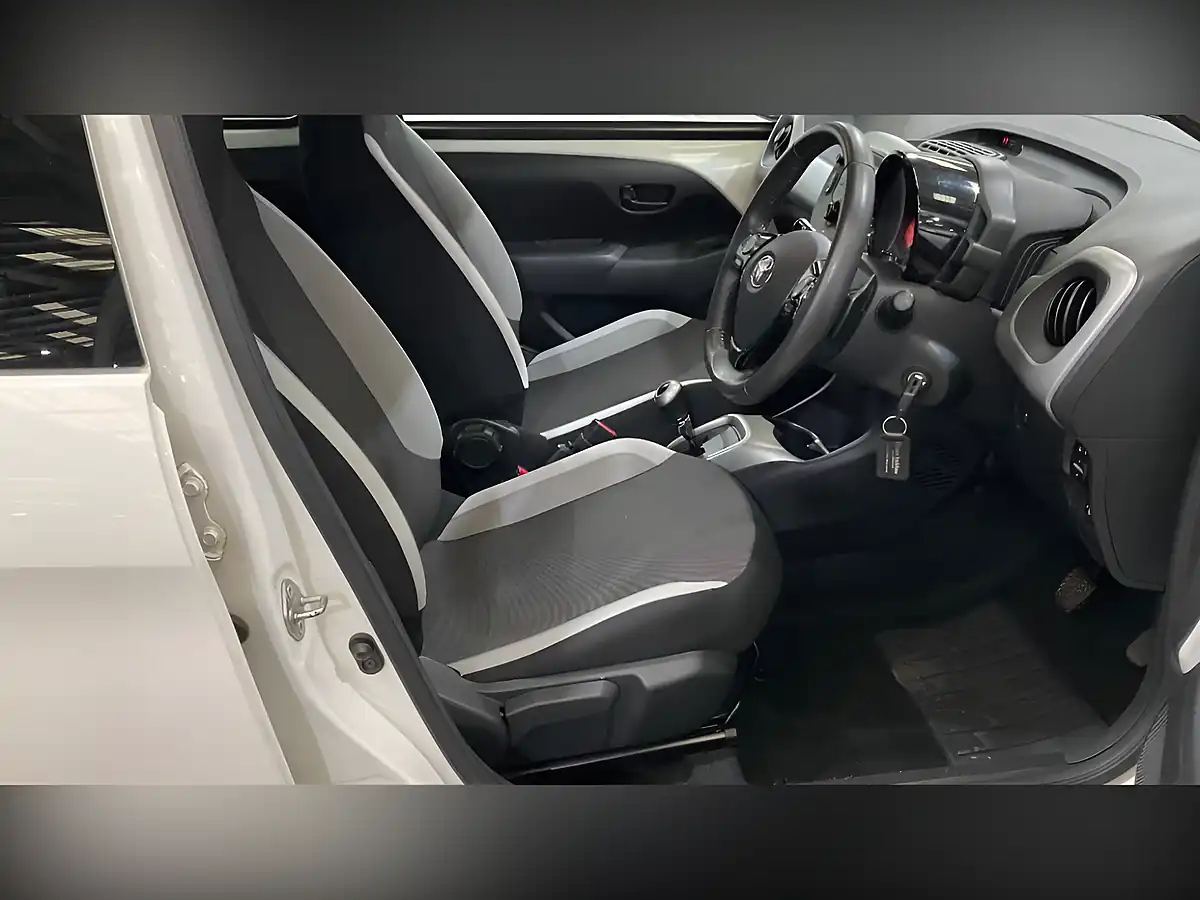 Used 2015 Toyota Aygo X-Play White - Interior and Exterior details 8