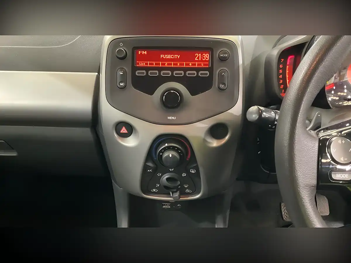 Used 2015 Toyota Aygo X-Play White - Interior and Exterior details 9