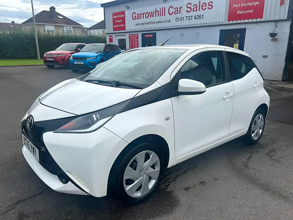 Used 2015 Toyota Aygo X-Play White - Front View