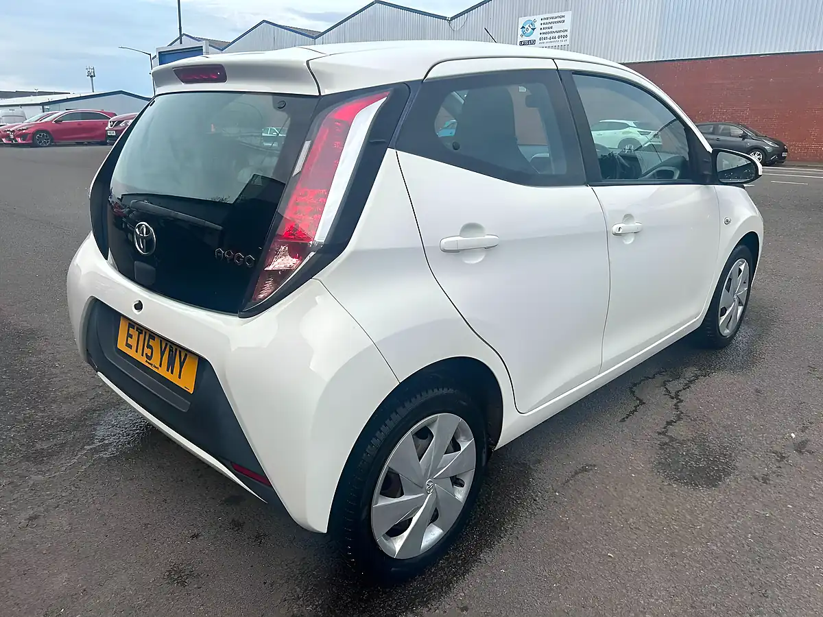 Used 2015 Toyota Aygo X-Play White - Interior and Exterior details 10
