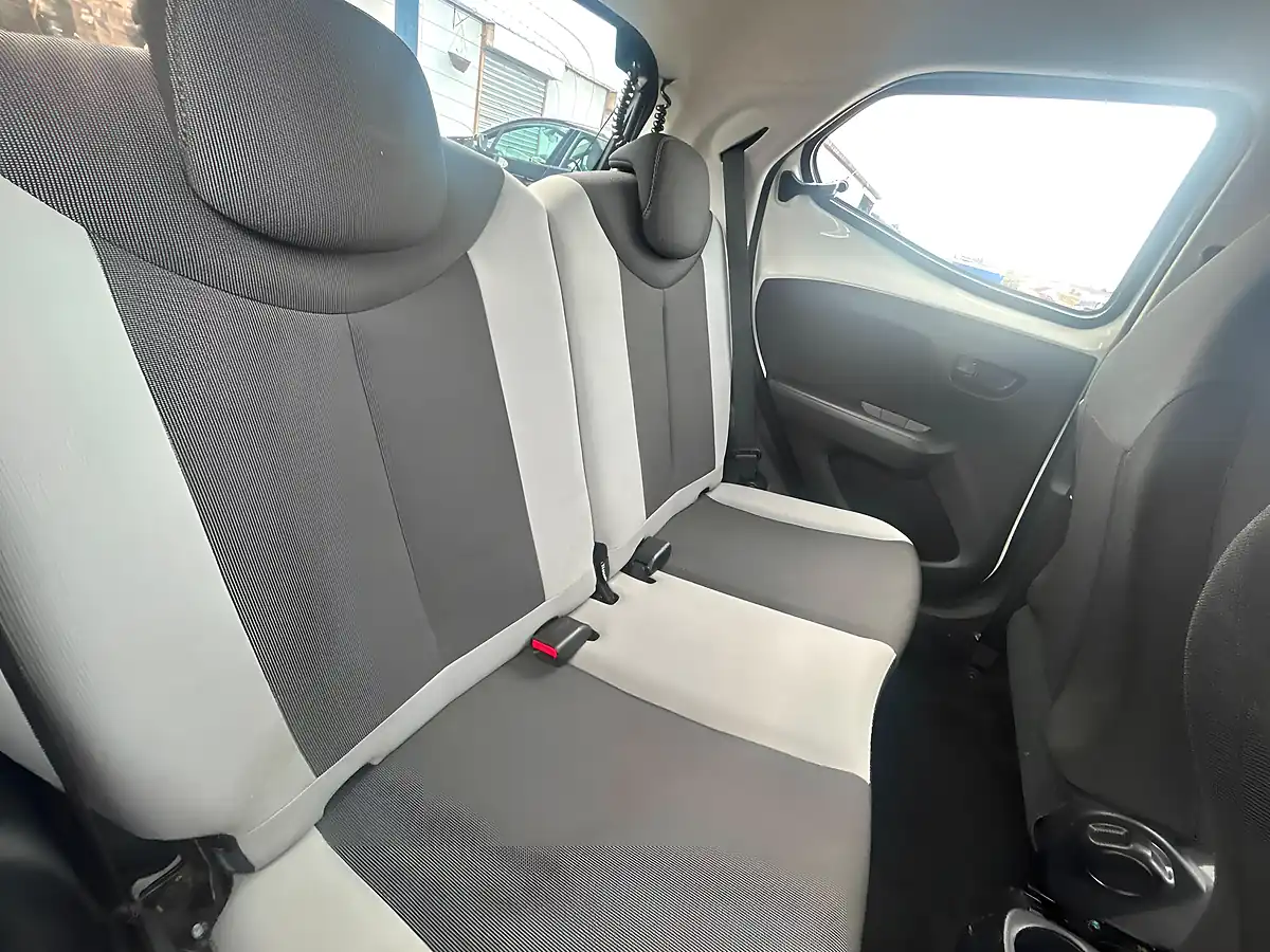 Used 2015 Toyota Aygo X-Play White - Interior and Exterior details 13