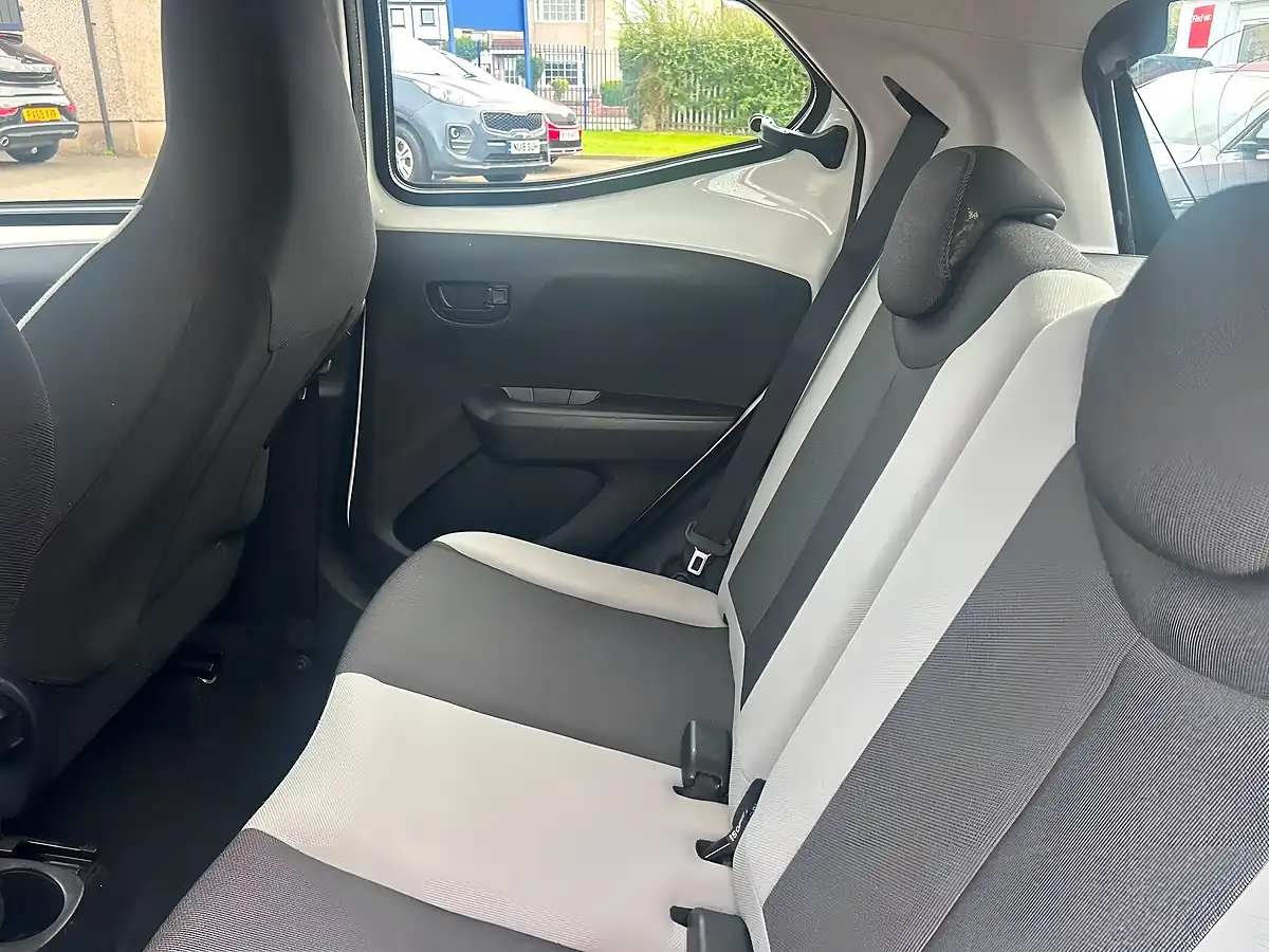 Used 2015 Toyota Aygo X-Play White - Interior and Exterior details 14