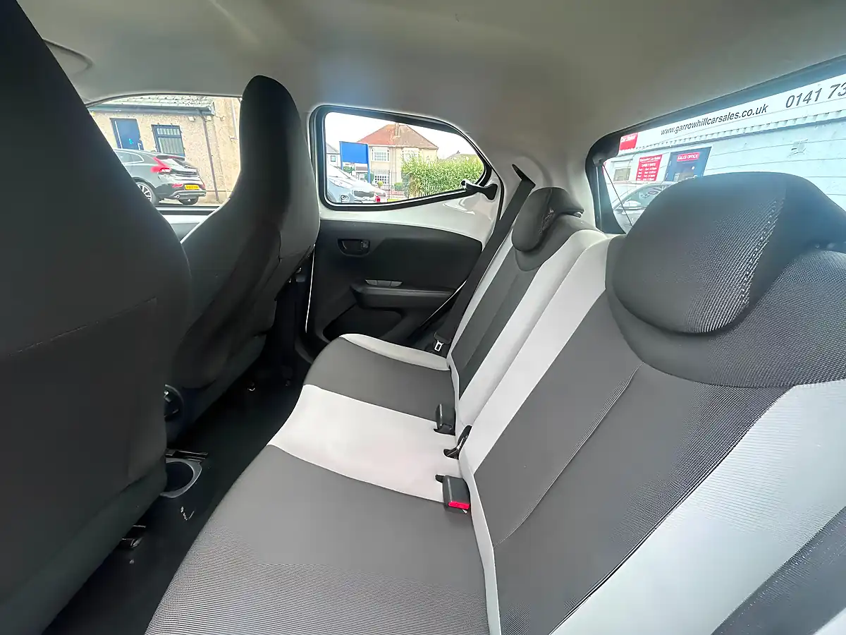 Used 2015 Toyota Aygo X-Play White - Interior and Exterior details 15