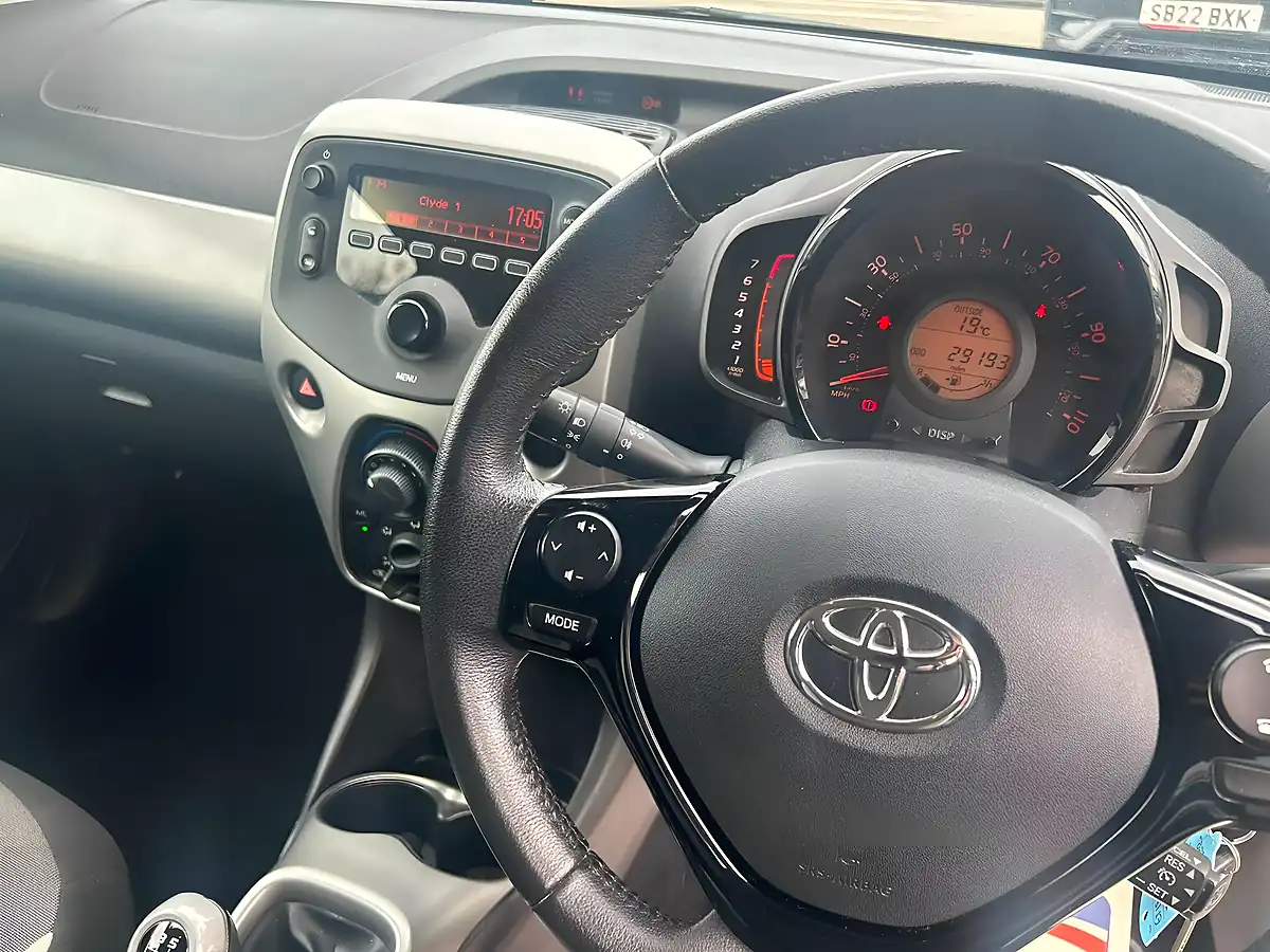 Used 2015 Toyota Aygo X-Play White - Interior and Exterior details 16