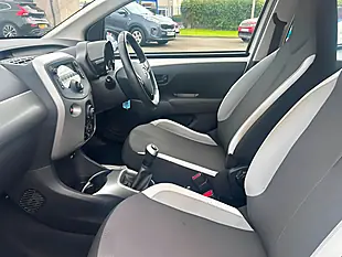 Used 2015 Toyota Aygo X-Play White - Interior and Exterior details 17