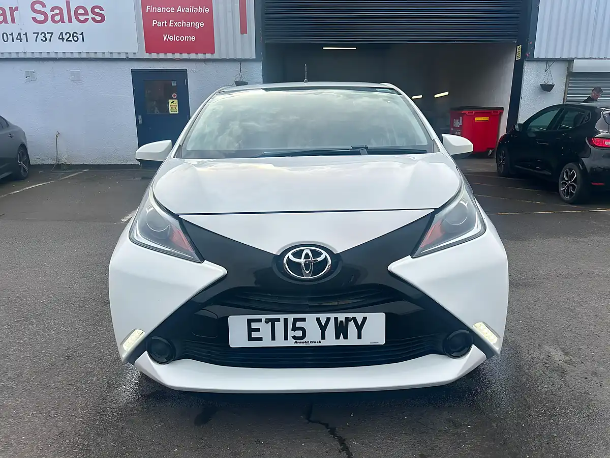Used 2015 Toyota Aygo X-Play White - Interior and Exterior details 4