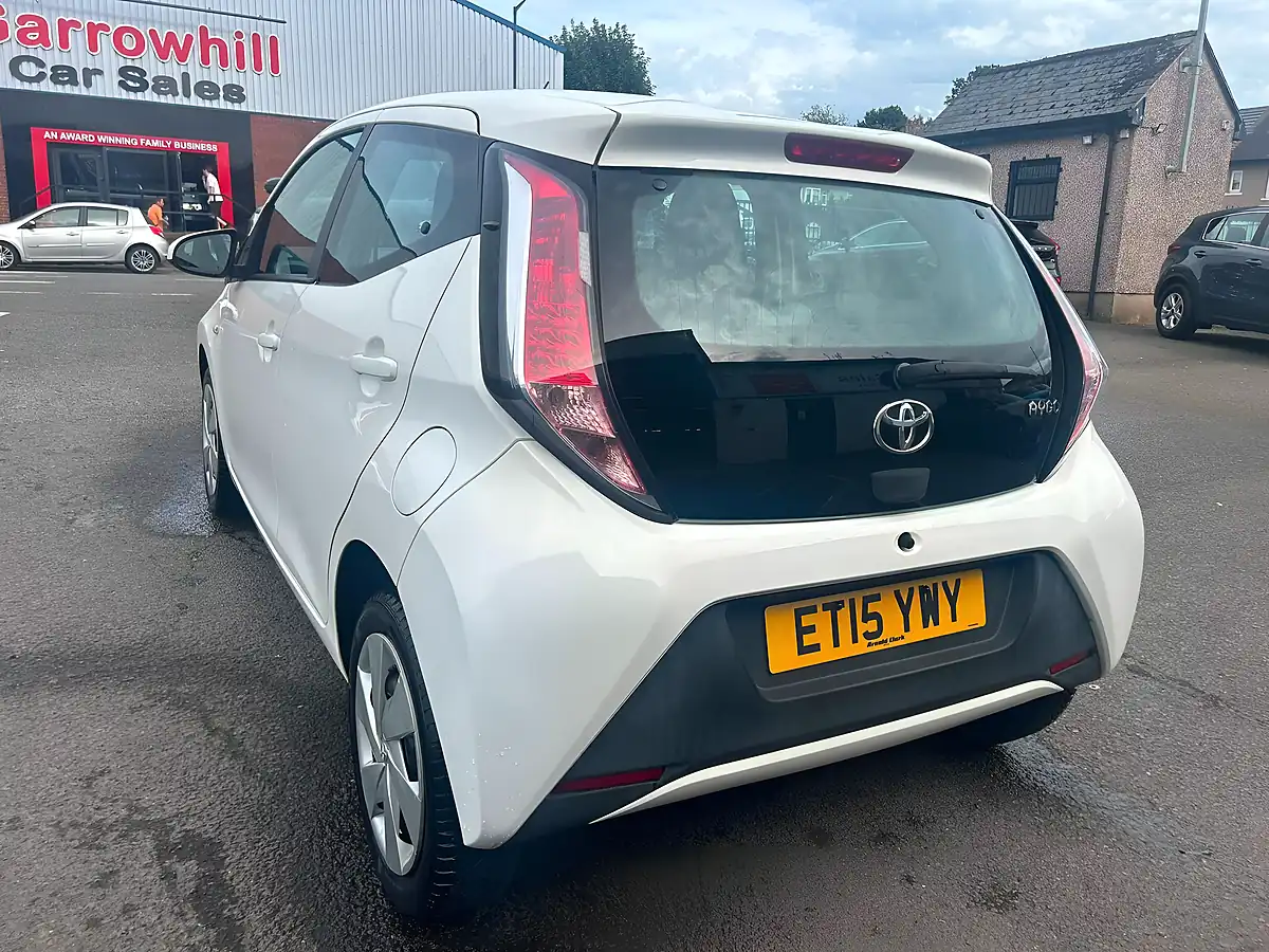Used 2015 Toyota Aygo X-Play White - Interior and Exterior details 5