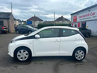 Used 2015 Toyota Aygo X-Play White - Interior and Exterior details 6