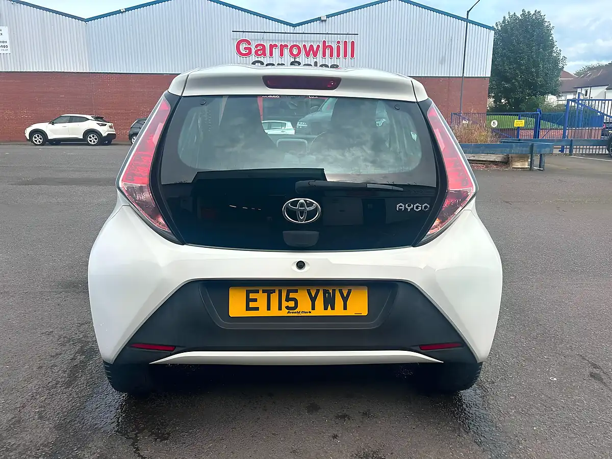Used 2015 Toyota Aygo X-Play White - Interior and Exterior details 7