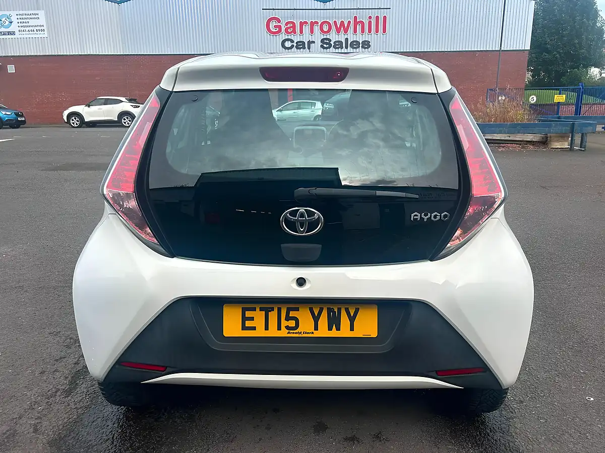 Used 2015 Toyota Aygo X-Play White - Interior and Exterior details 8