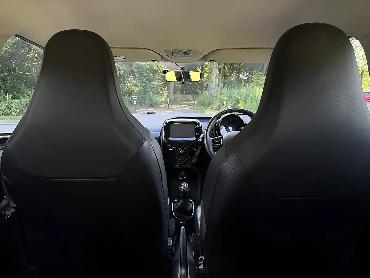 Used 2015 Toyota Aygo X-Pression Blue - Interior and Exterior details 10