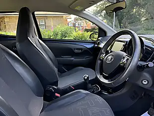 Used 2015 Toyota Aygo X-Pression Blue - Interior and Exterior details 12