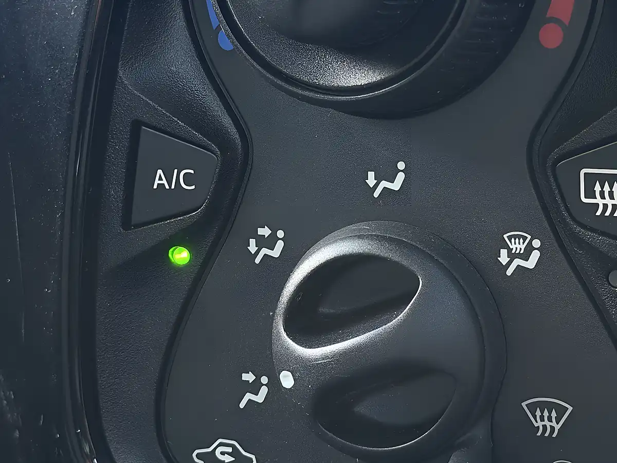 Used 2015 Toyota Aygo X-Pression Blue - Interior and Exterior details 18