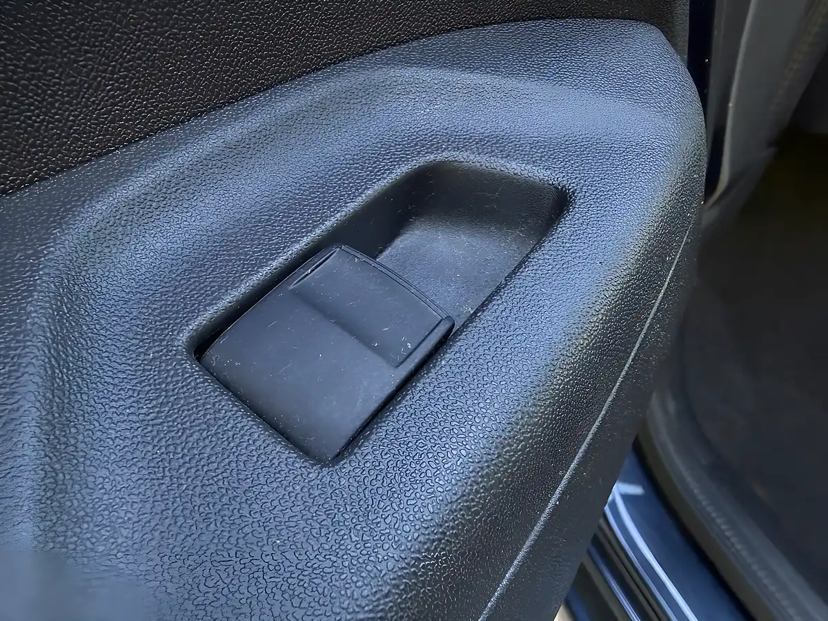 Used 2015 Toyota Aygo X-Pression Blue - Interior and Exterior details 19