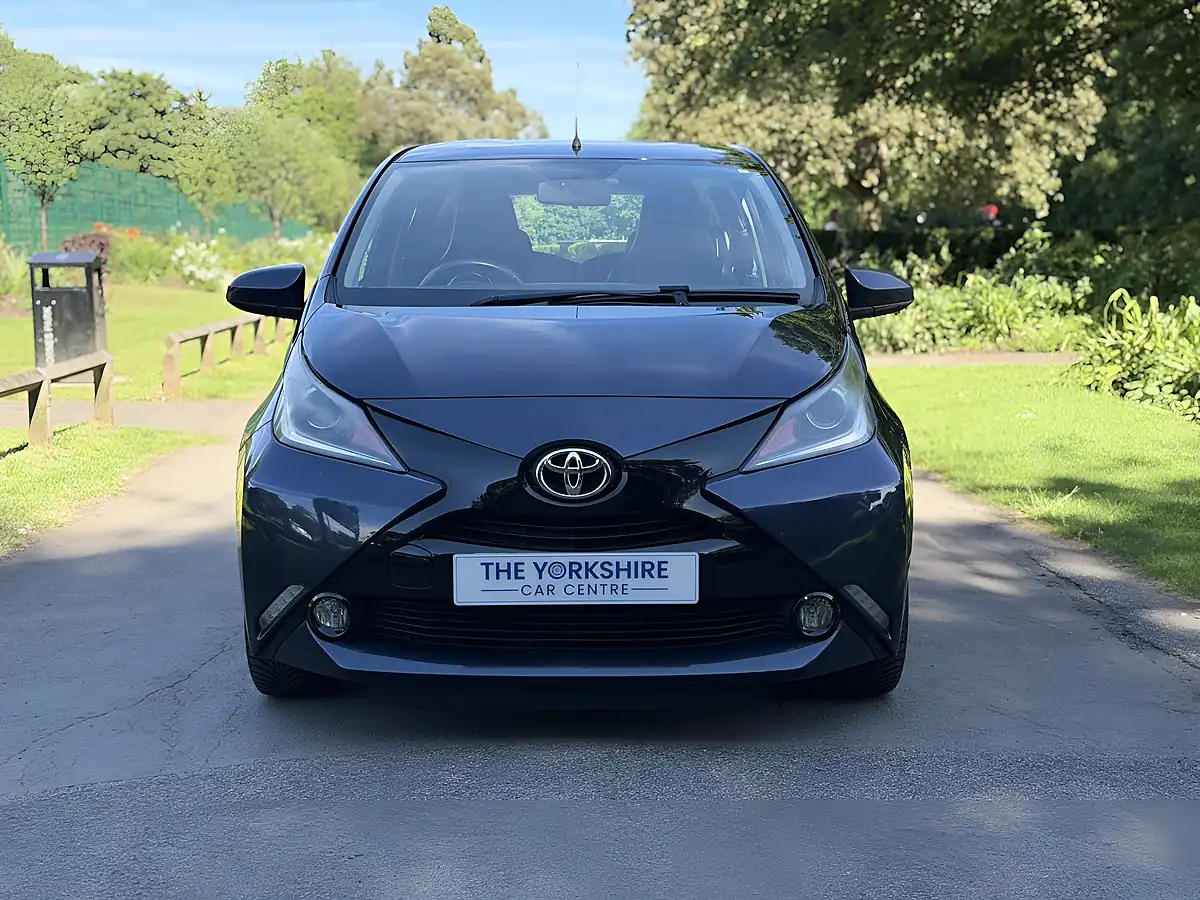 Used 2015 Toyota Aygo X-Pression Blue - Interior and Exterior details 2