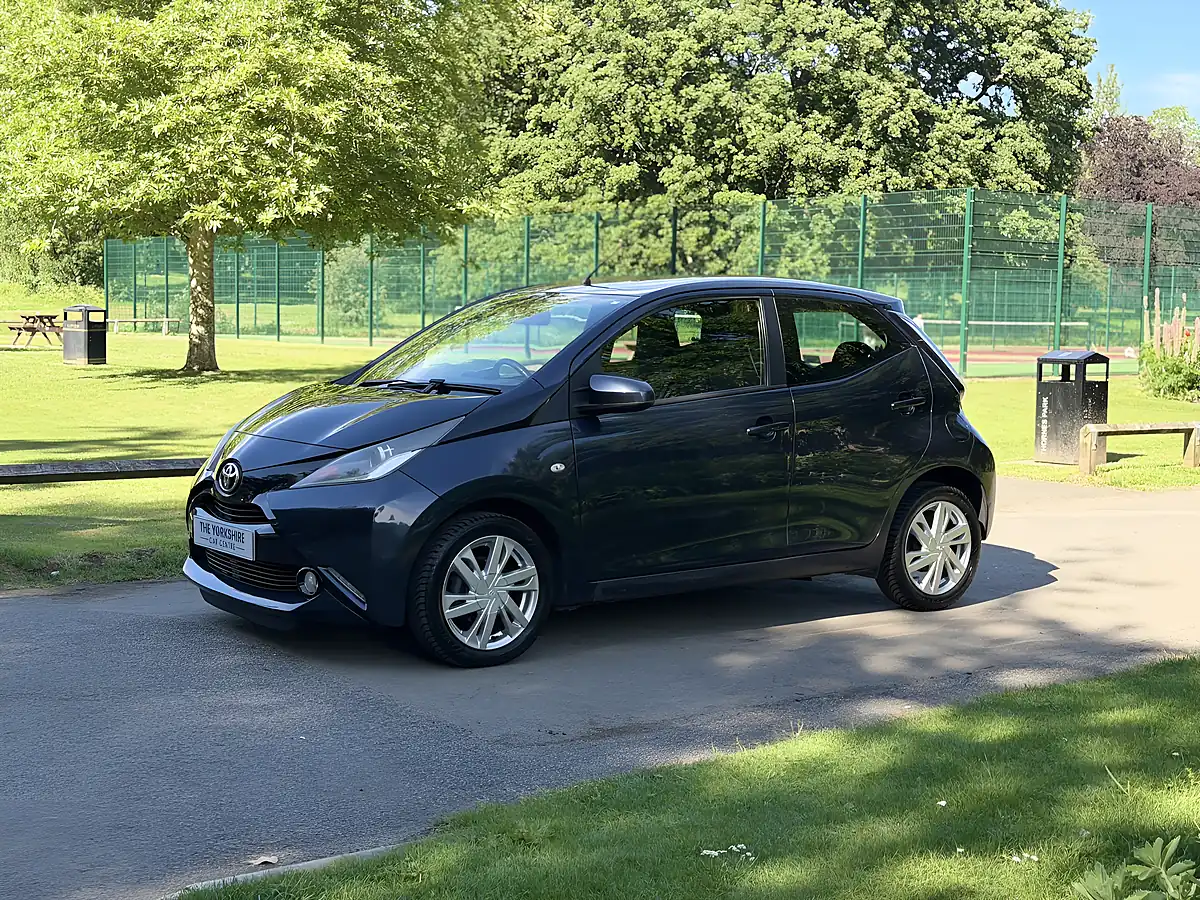Used 2015 Toyota Aygo X-Pression Blue - Interior and Exterior details 4