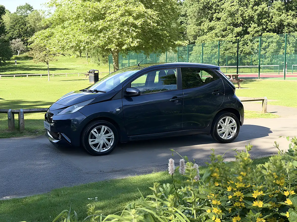 Used 2015 Toyota Aygo X-Pression Blue - Interior and Exterior details 6