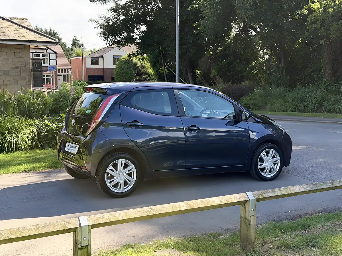 Used 2015 Toyota Aygo X-Pression Blue - Interior and Exterior details 7