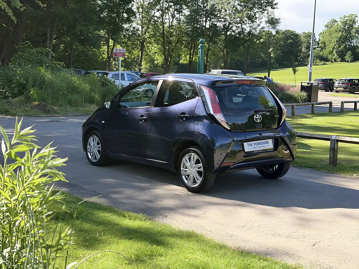 Used 2015 Toyota Aygo X-Pression Blue - Interior and Exterior details 8