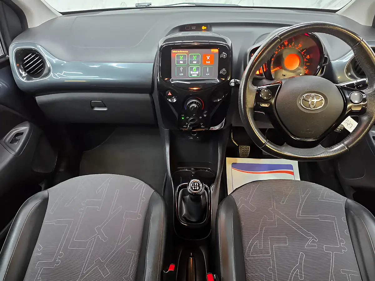 Used 2015 Toyota Aygo X-Pression Grey - Interior and Exterior details 11