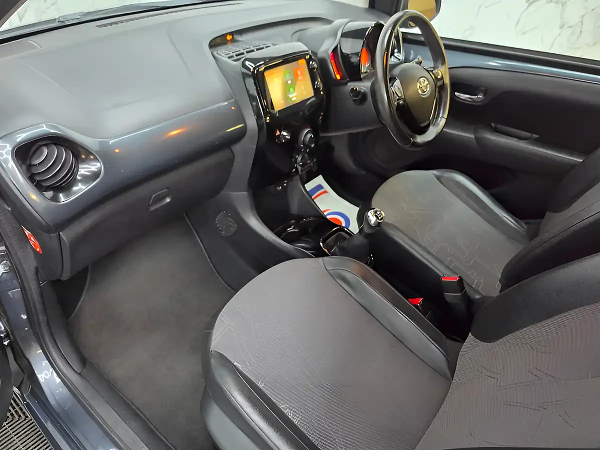 Used 2015 Toyota Aygo X-Pression Grey - Interior and Exterior details 13