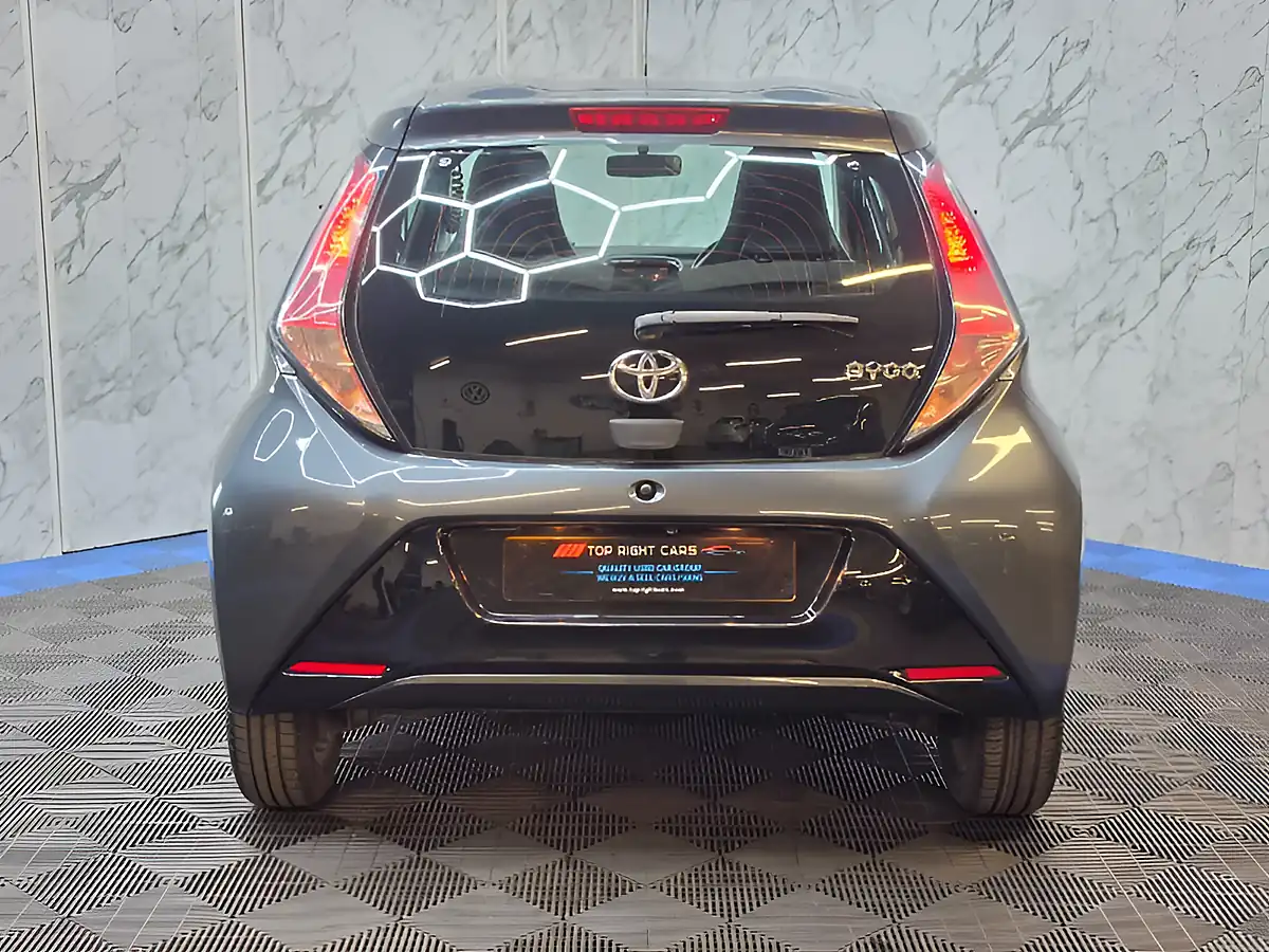 Used 2015 Toyota Aygo X-Pression Grey - Interior and Exterior details 6