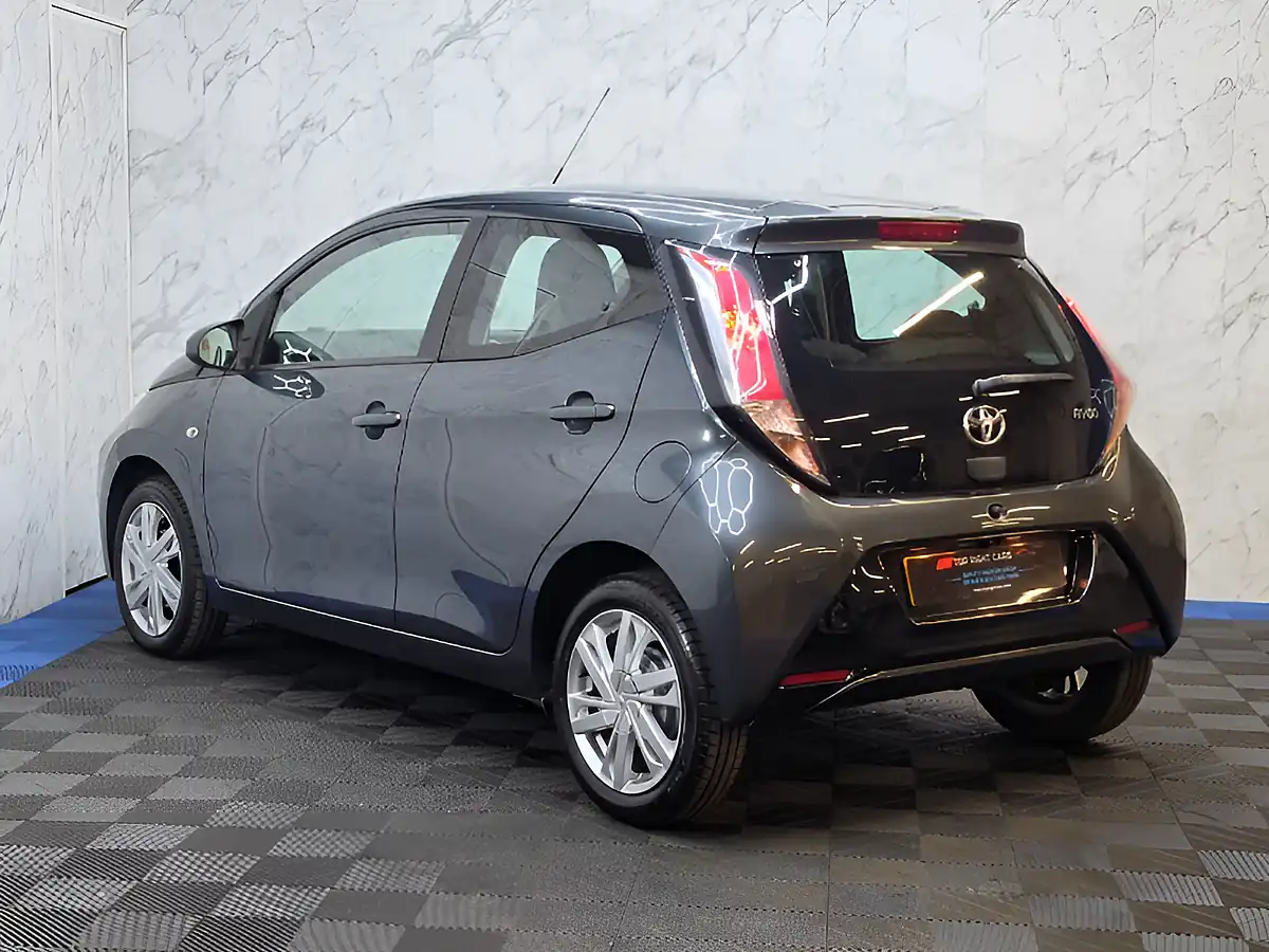 Used 2015 Toyota Aygo X-Pression Grey - Interior and Exterior details 7