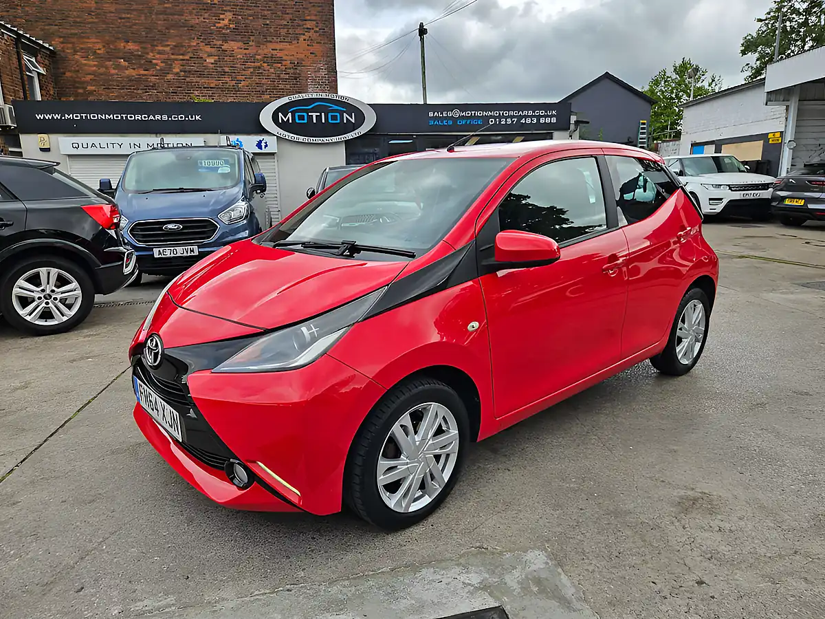 Used 2015 Toyota Aygo X-Pression Red - Front View