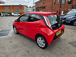 Used 2015 Toyota Aygo X-Pression Red - Interior and Exterior details 10