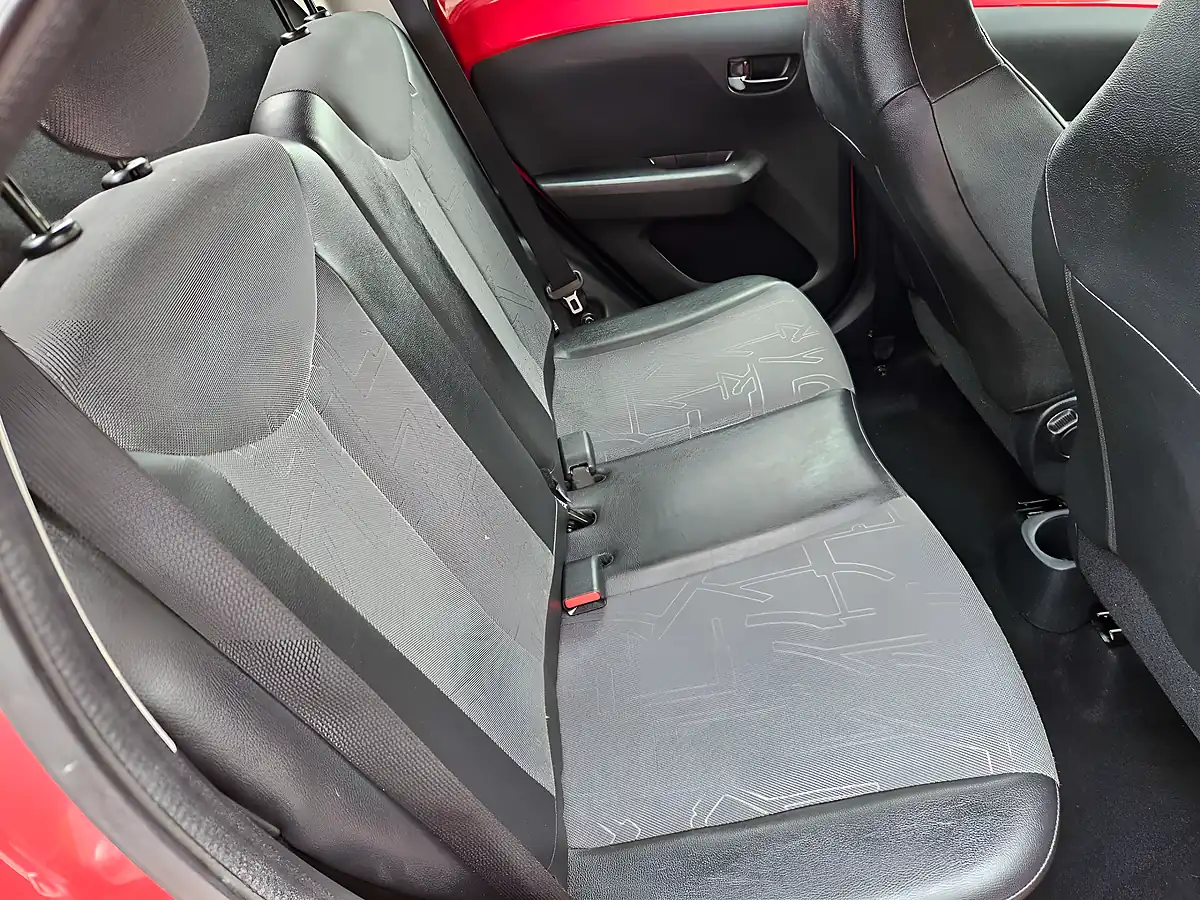 Used 2015 Toyota Aygo X-Pression Red - Interior and Exterior details 11