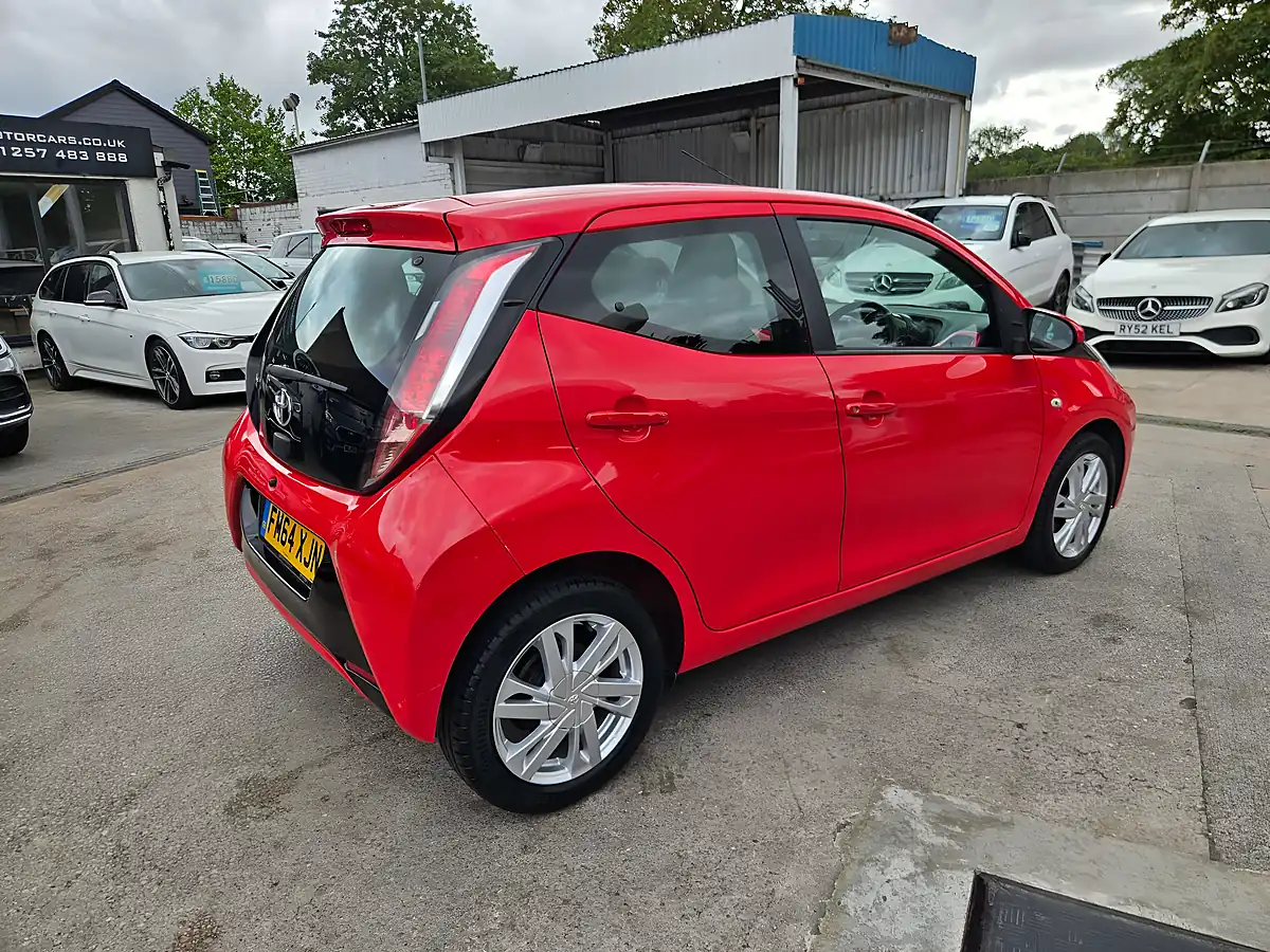 Used 2015 Toyota Aygo X-Pression Red - Interior and Exterior details 15