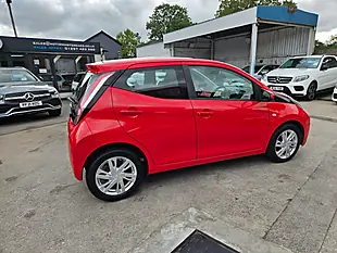 Used 2015 Toyota Aygo X-Pression Red - Interior and Exterior details 16