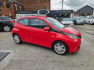 Used 2015 Toyota Aygo X-Pression Red - Interior and Exterior details 18