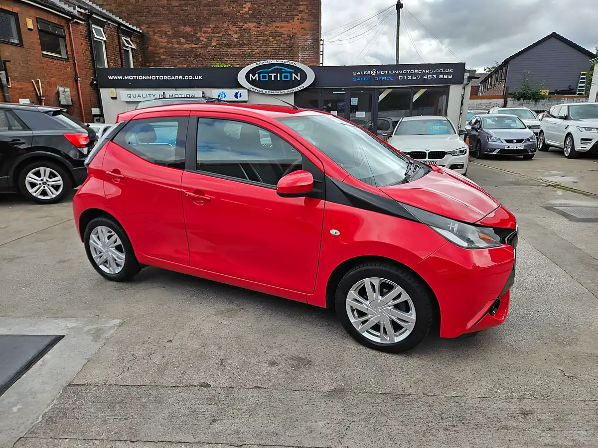 Used 2015 Toyota Aygo X-Pression Red - Interior and Exterior details 18