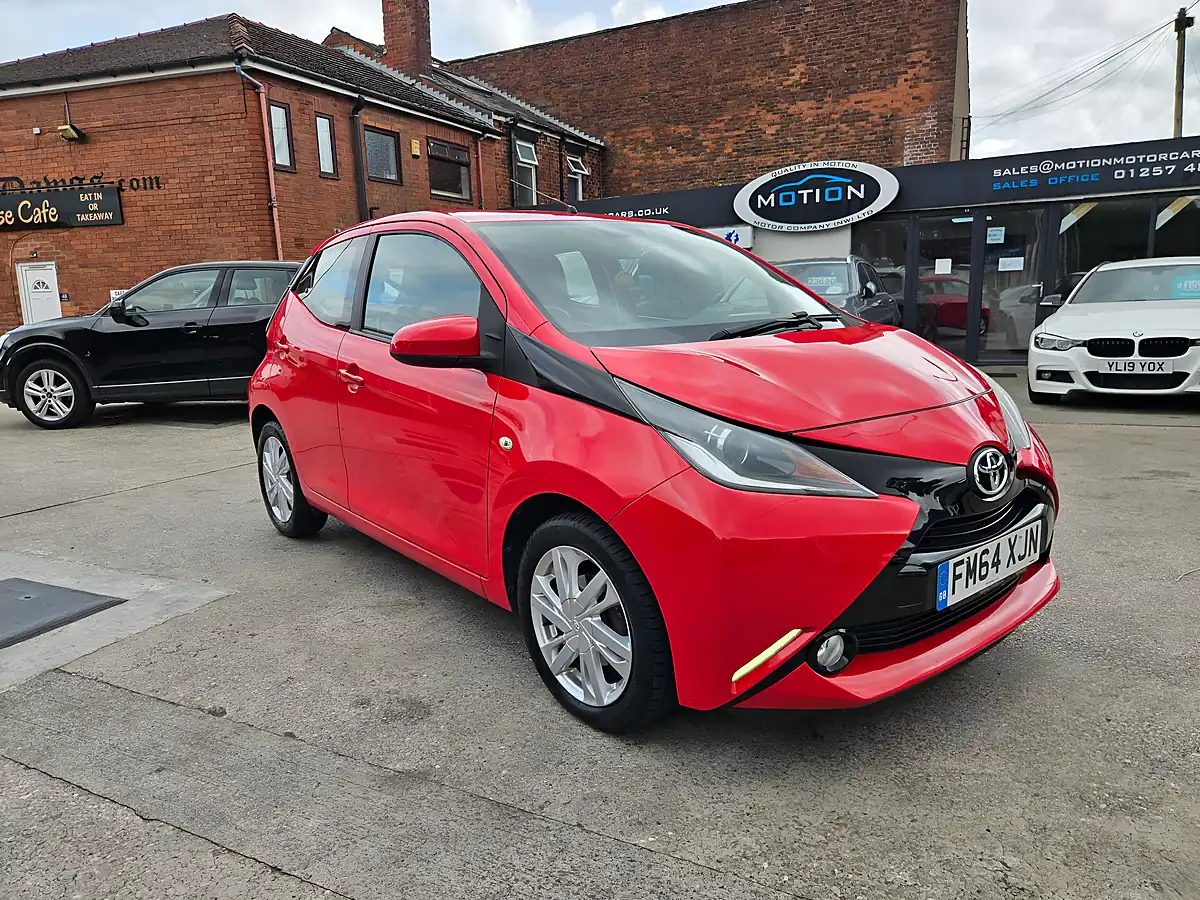 Used 2015 Toyota Aygo X-Pression Red - Interior and Exterior details 19