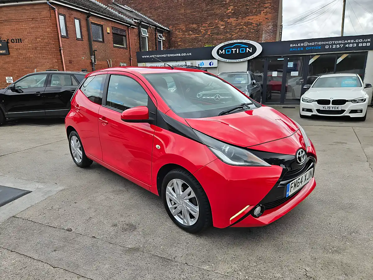 Used 2015 Toyota Aygo X-Pression Red - Interior and Exterior details 20