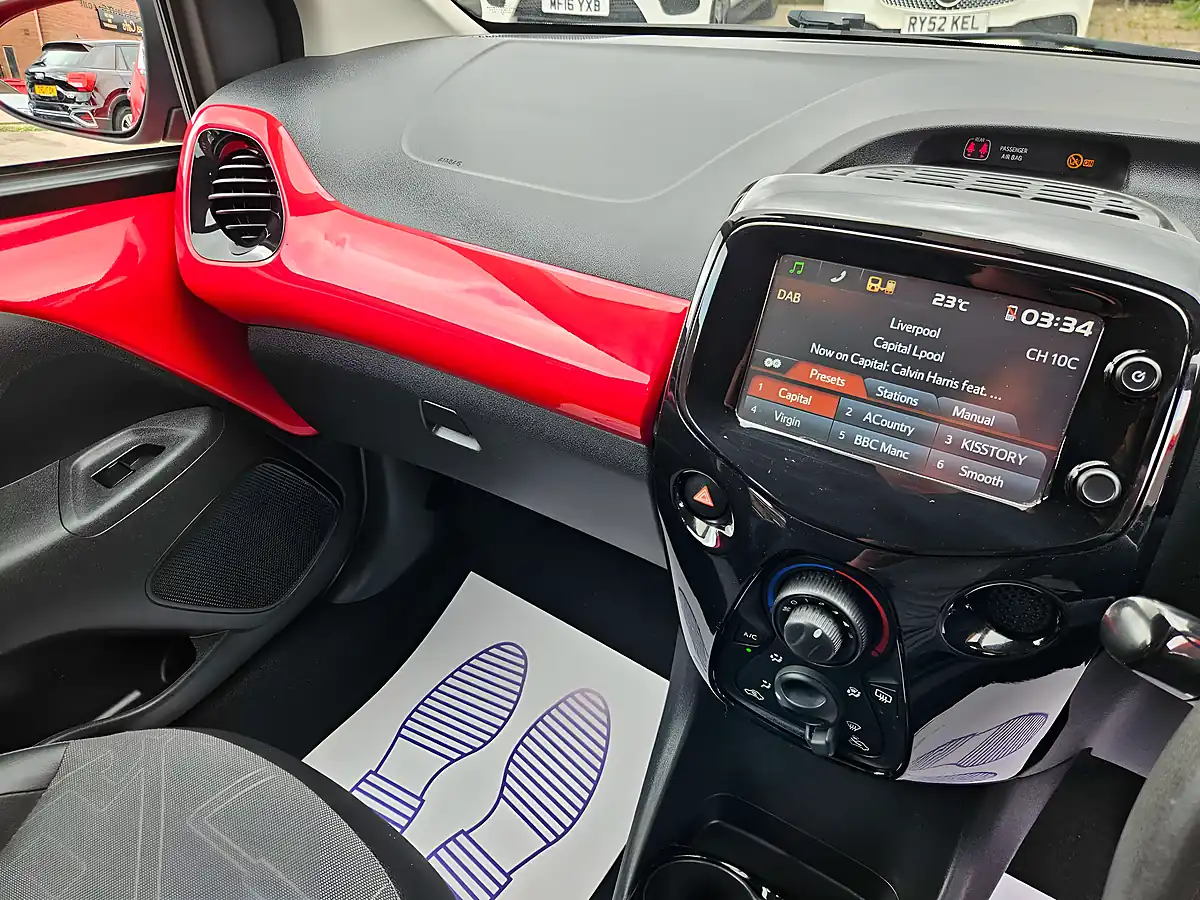 Used 2015 Toyota Aygo X-Pression Red - Interior and Exterior details 5
