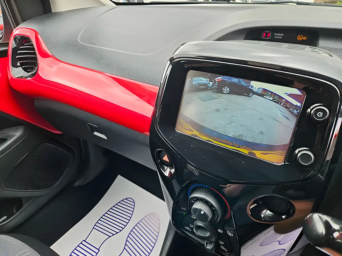 Used 2015 Toyota Aygo X-Pression Red - Interior and Exterior details 9