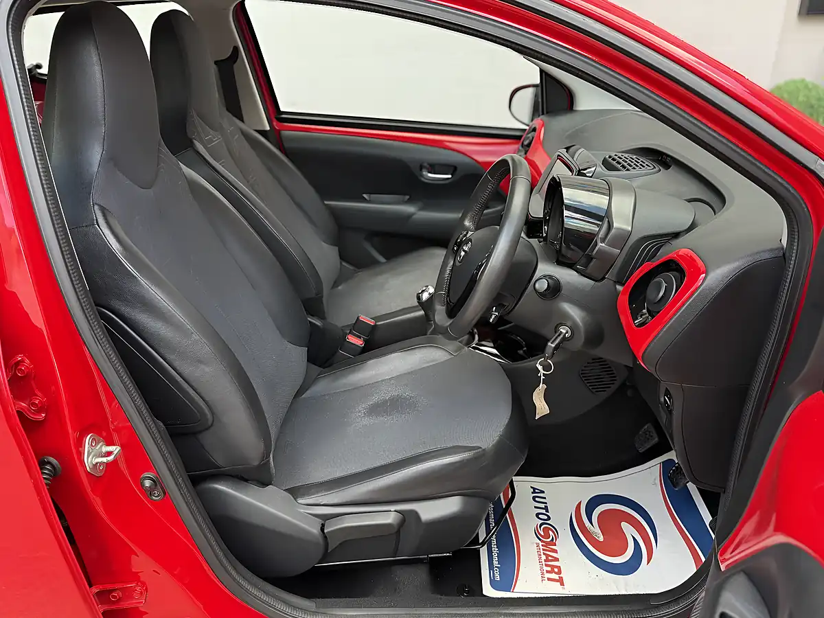 Used 2015 Toyota Aygo X-Pression Red - Interior and Exterior details 11