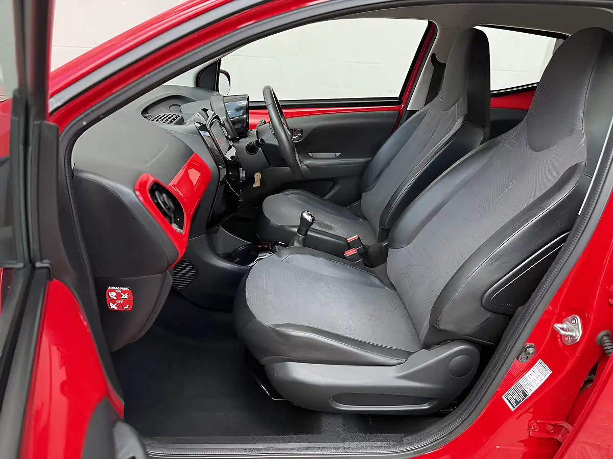 Used 2015 Toyota Aygo X-Pression Red - Interior and Exterior details 13