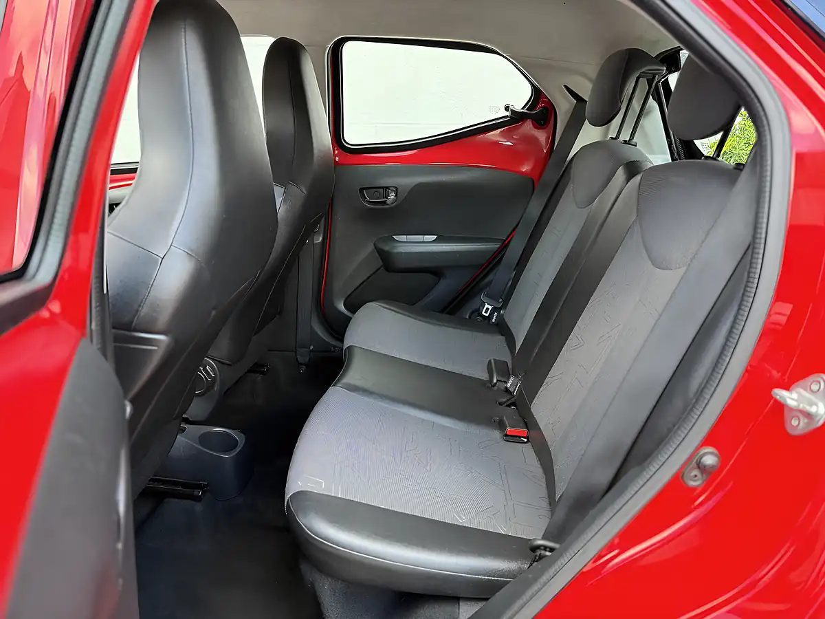Used 2015 Toyota Aygo X-Pression Red - Interior and Exterior details 14