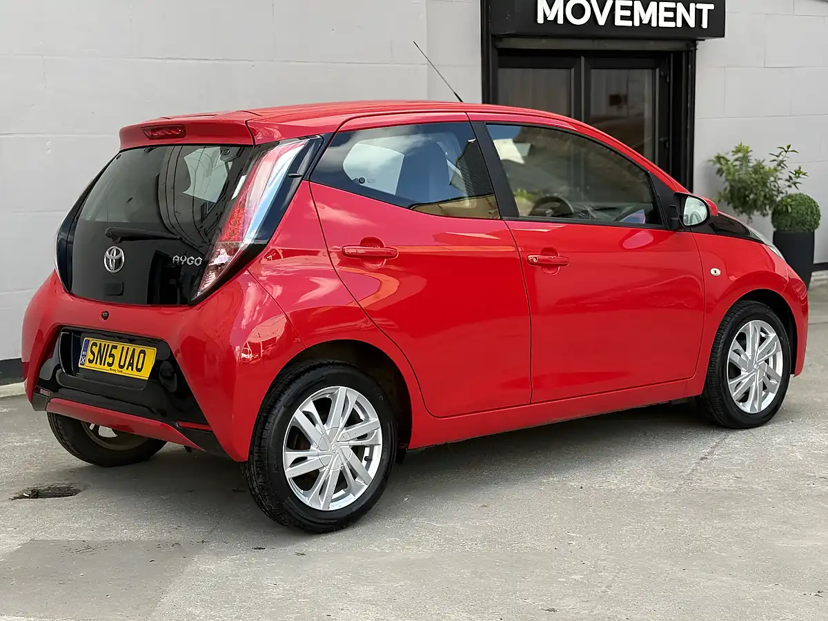 Used 2015 Toyota Aygo X-Pression Red - Interior and Exterior details 4