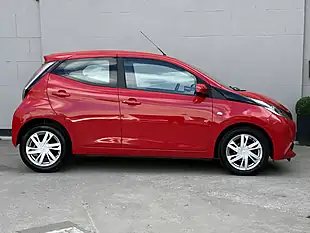 Used 2015 Toyota Aygo X-Pression Red - Interior and Exterior details 5